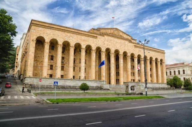 Parliament On Rustaveli Studio Tbilisi ภายนอก รูปภาพ