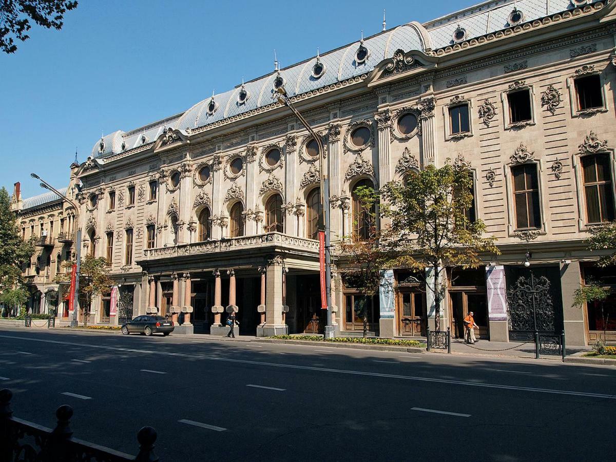 Parliament On Rustaveli Studio Tbilisi ภายนอก รูปภาพ